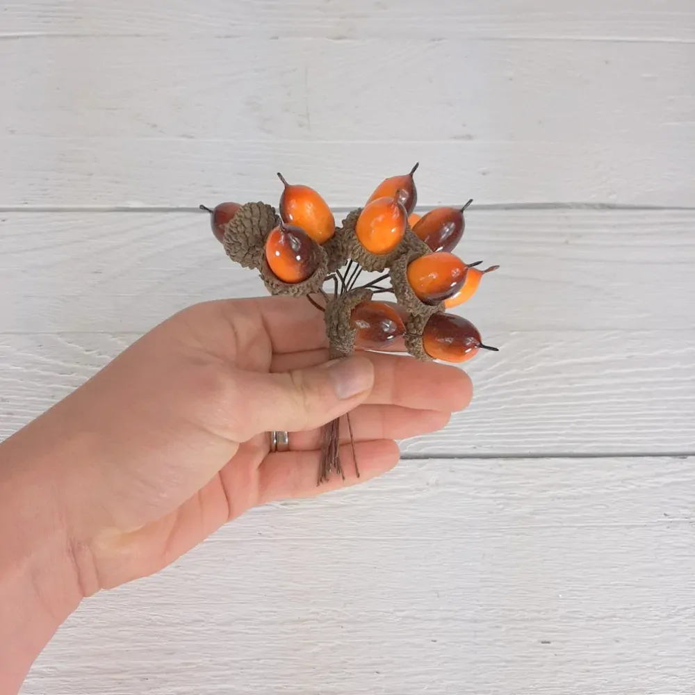 Svazek umělé žaludy  12 ks