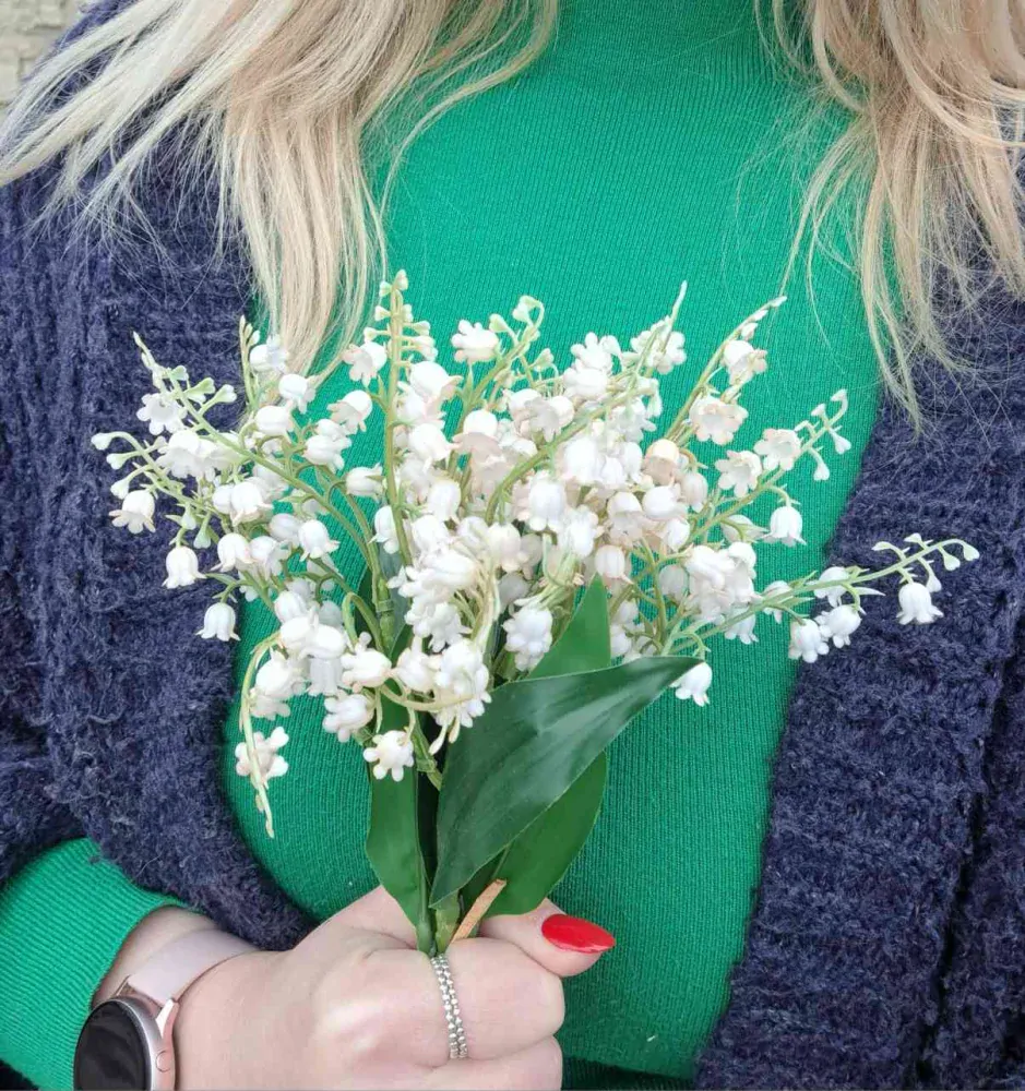 Konvalinky bílá s béžovým nádechem