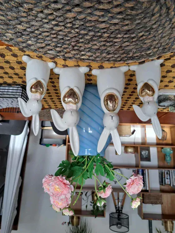 Keramický zajíc na postavení 18 cm - menší