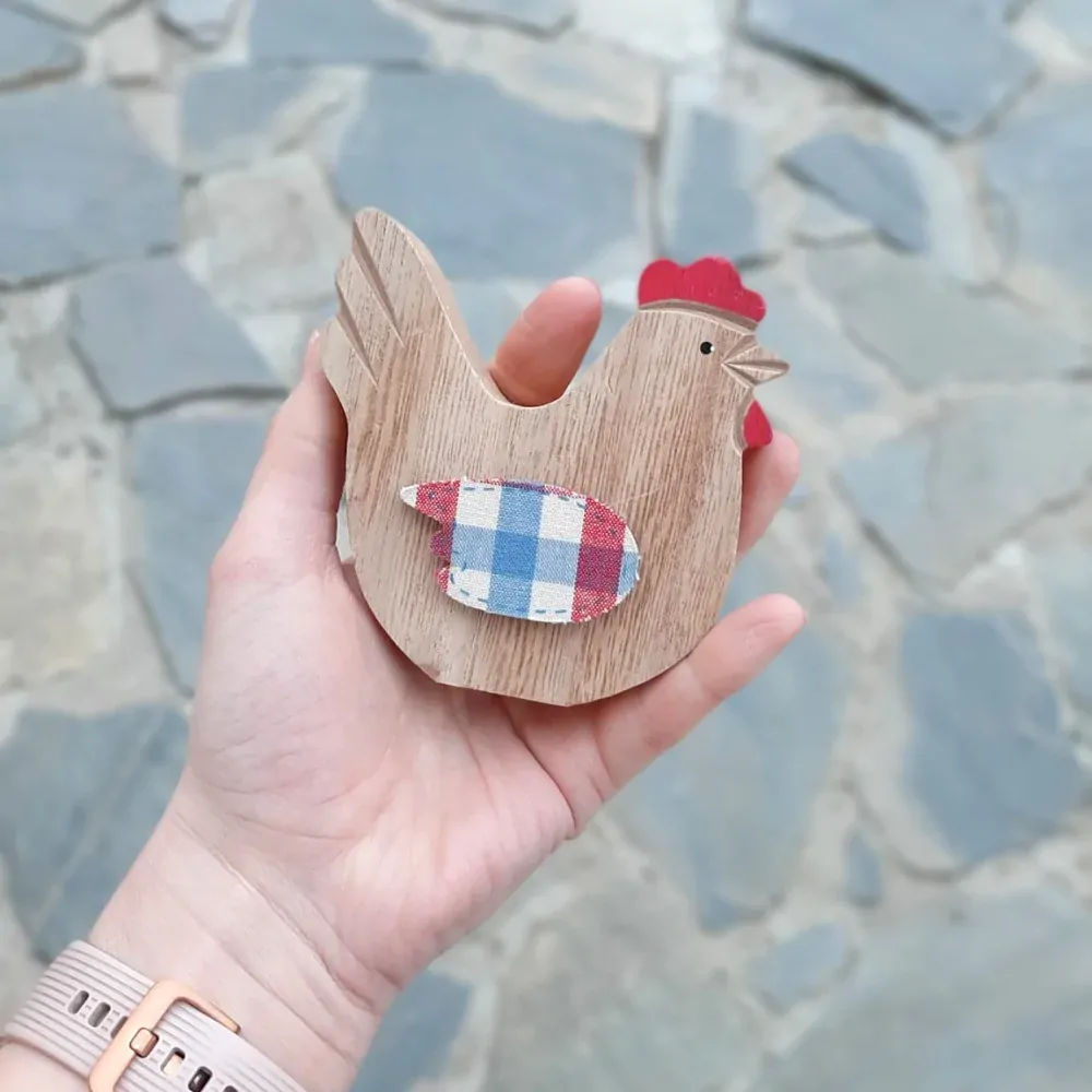 Dřevěná slepička na postavení 9 cm